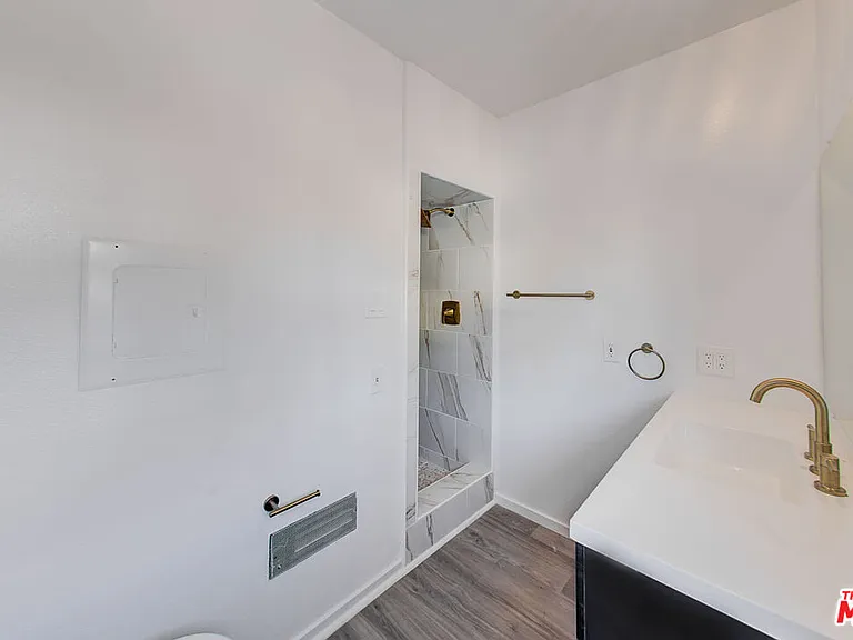 1147 24th St #D — Photo 3