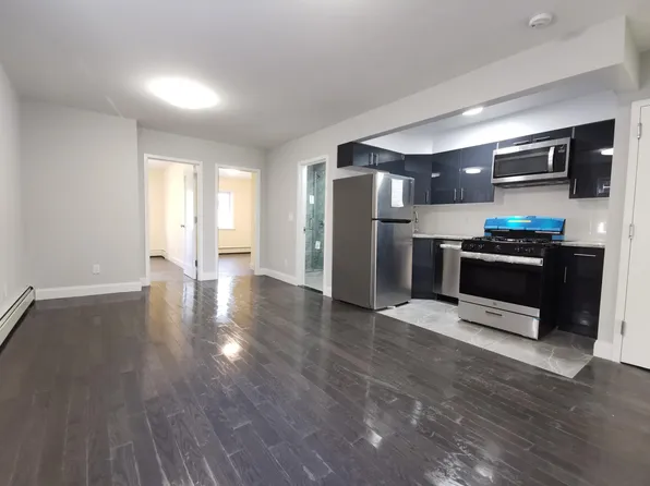 8217 165th St, Jamaica, NY 11432