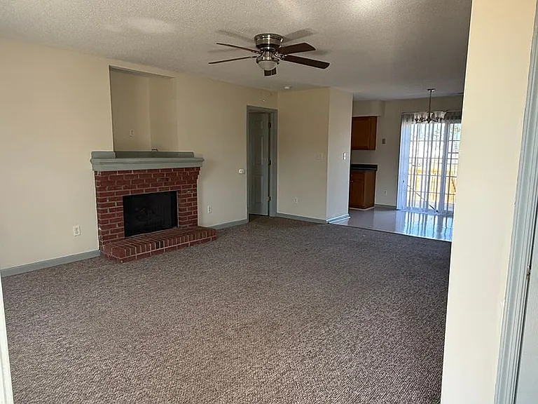 105 Taylors Ct — Photo 4