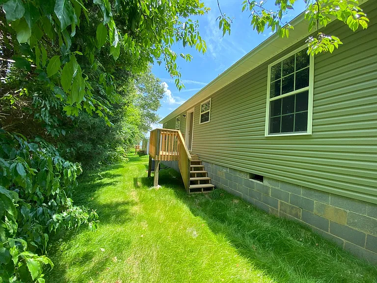 1042 Rosella Dr — Photo 3
