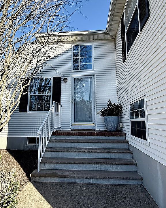 1st image of 59 Racquet Rd