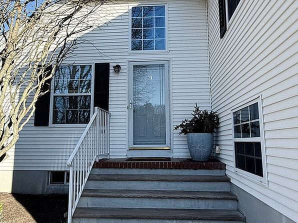 59 Racquet Rd