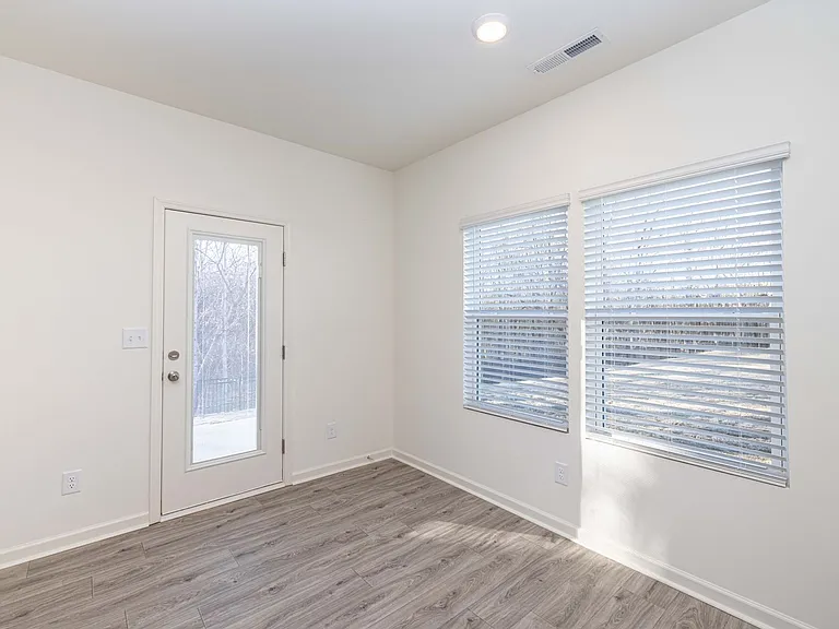 105 Luna Ln — Photo 11