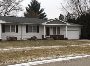 2026 W 3rd St, Cedar Falls, IA 50613
