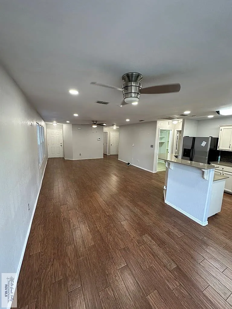 3 bed, 2.0 bath, 1396 sqft, $1,650 — Photo 3