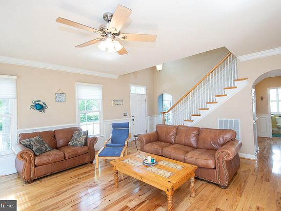 4th image of 1005 Hambrooks Ave