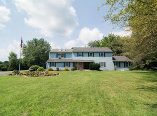 563 Longacre Dr, Cherryville, PA 18035