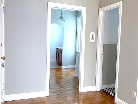 5th image of 1865 Oak St #4