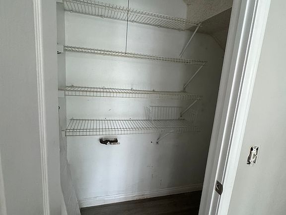 4th image of 376 S Miraleste Dr