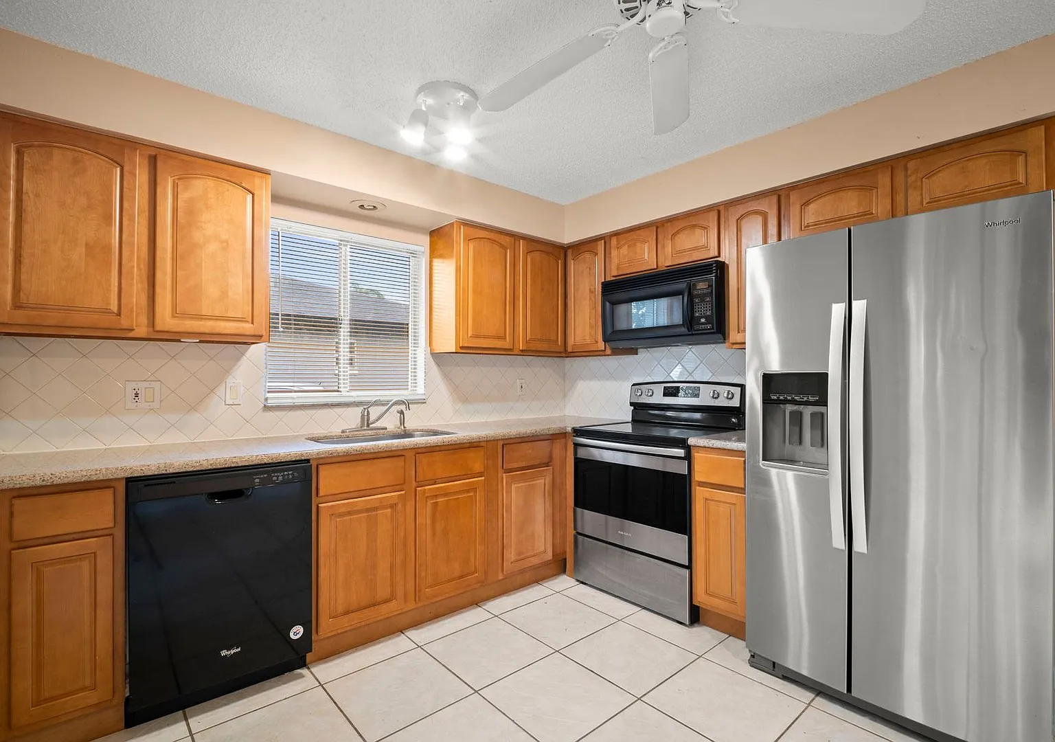 Beautiful 2-bedroom, 2-bathroom apartment, perfectly located in Cape Coral — Photo 4
