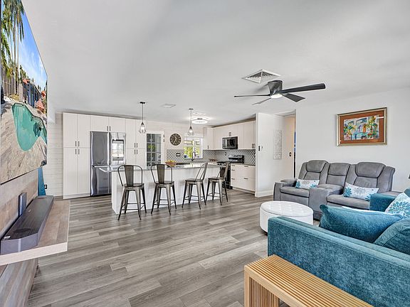 5th image of 1221 SE 3rd Avenue