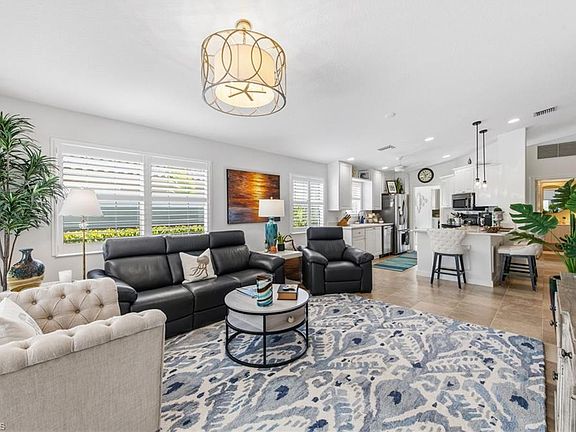 4th image of 15379 Queen Angel WAY