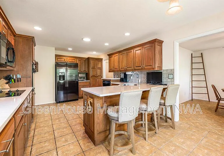 28 Latshaw Dr — Photo 18