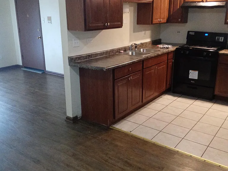 1020 E 150th Pl #2E — Photo 3