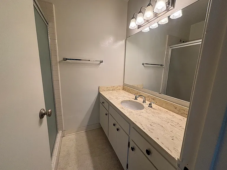 4441 Ponca Ave #H — Photo 12