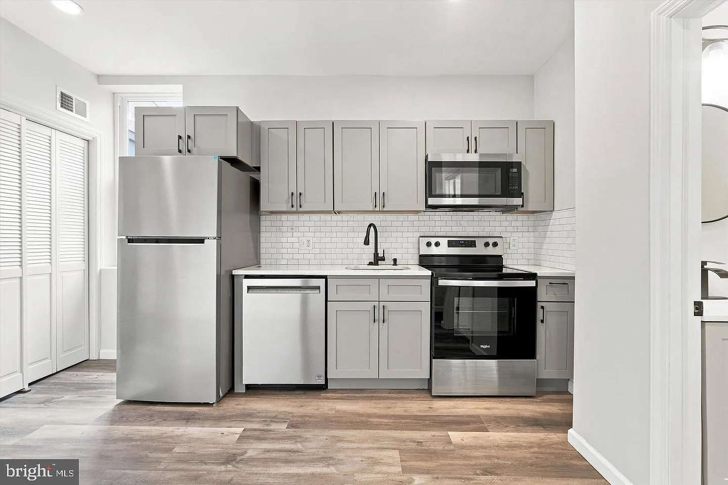1 bed, 1.0 bath, 3324 sqft, $1,100 — Photo 3