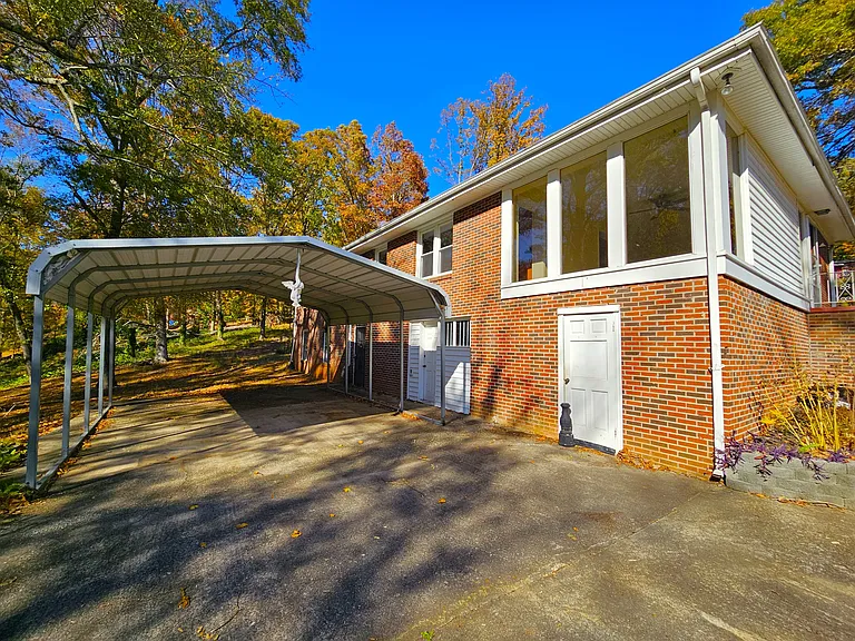 609 Memorial Drive Ext — Photo 24