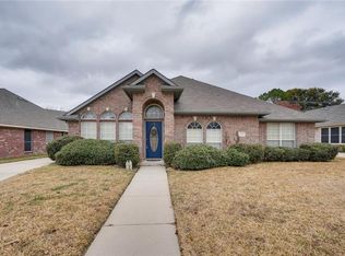 1109 Oakgrove Ln, Bedford, TX 76021