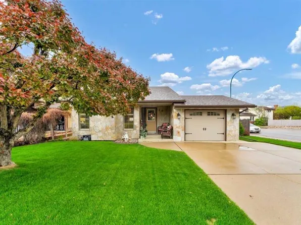 110 Carry Cres SE, Medicine Hat, AB T1B 3J8