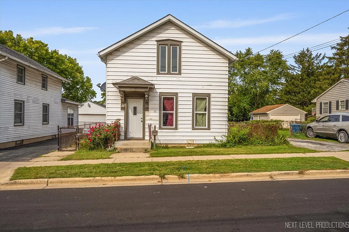 218 Forest Ave photo 1