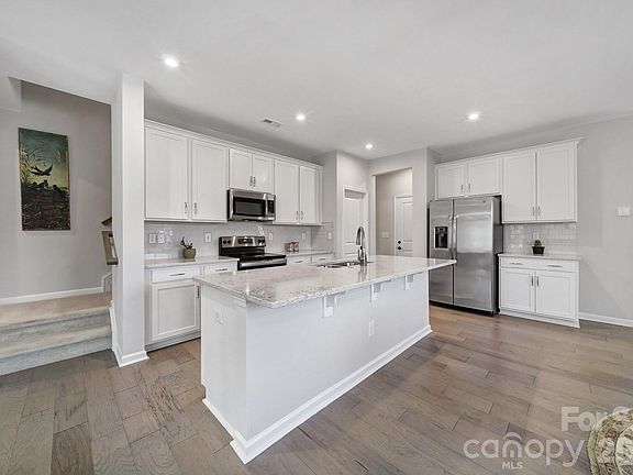 5th image of 516 Madison Falls Ct