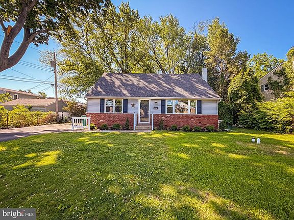 5th image of 3208 Dixon Ave