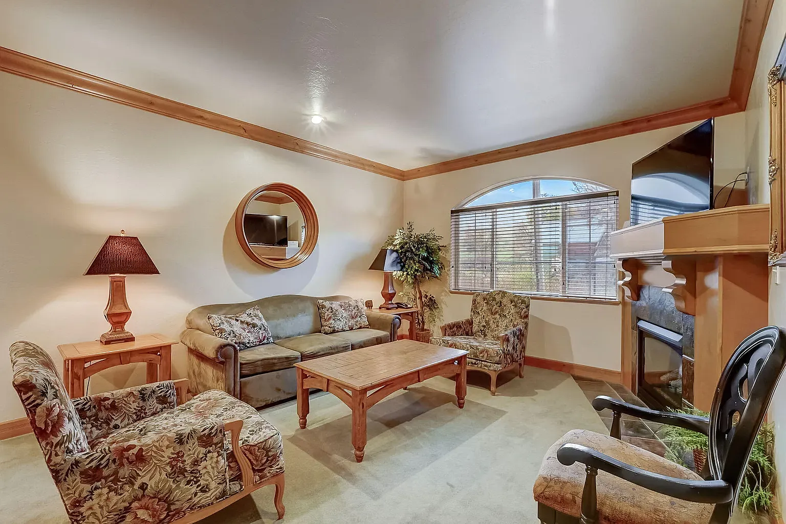 2 bed, 1057 sqft, $2,300 — Photo 1