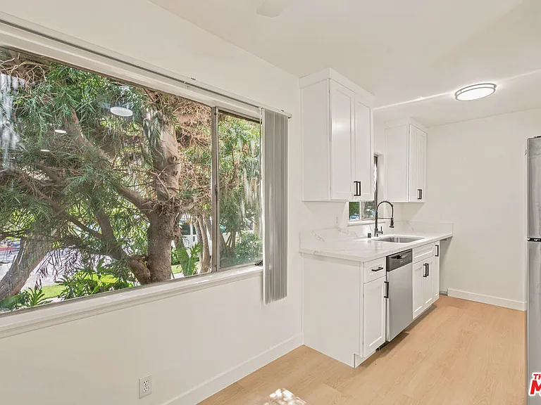 11825 Iowa Ave #1 — Photo 8