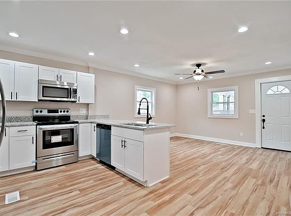 3rd image of 207 Wood Ave