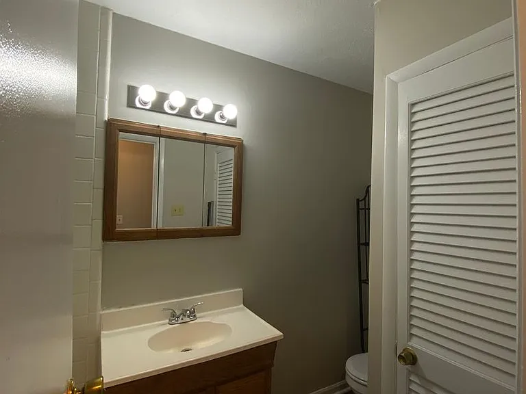 237 Vanderbilt Dr — Photo 7