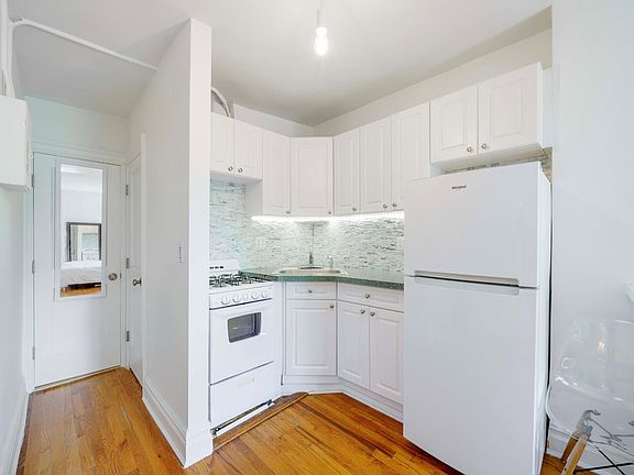 2nd image of 88 Horatio St APT 4B