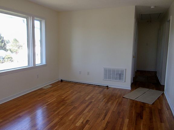 4th image of 306 Elm Ave