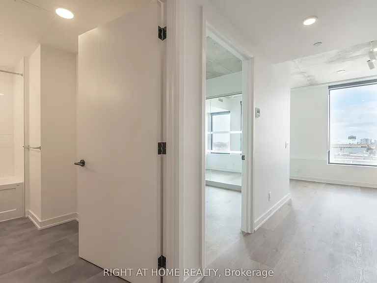 7 Fairbank Ave W #503 — Photo 4