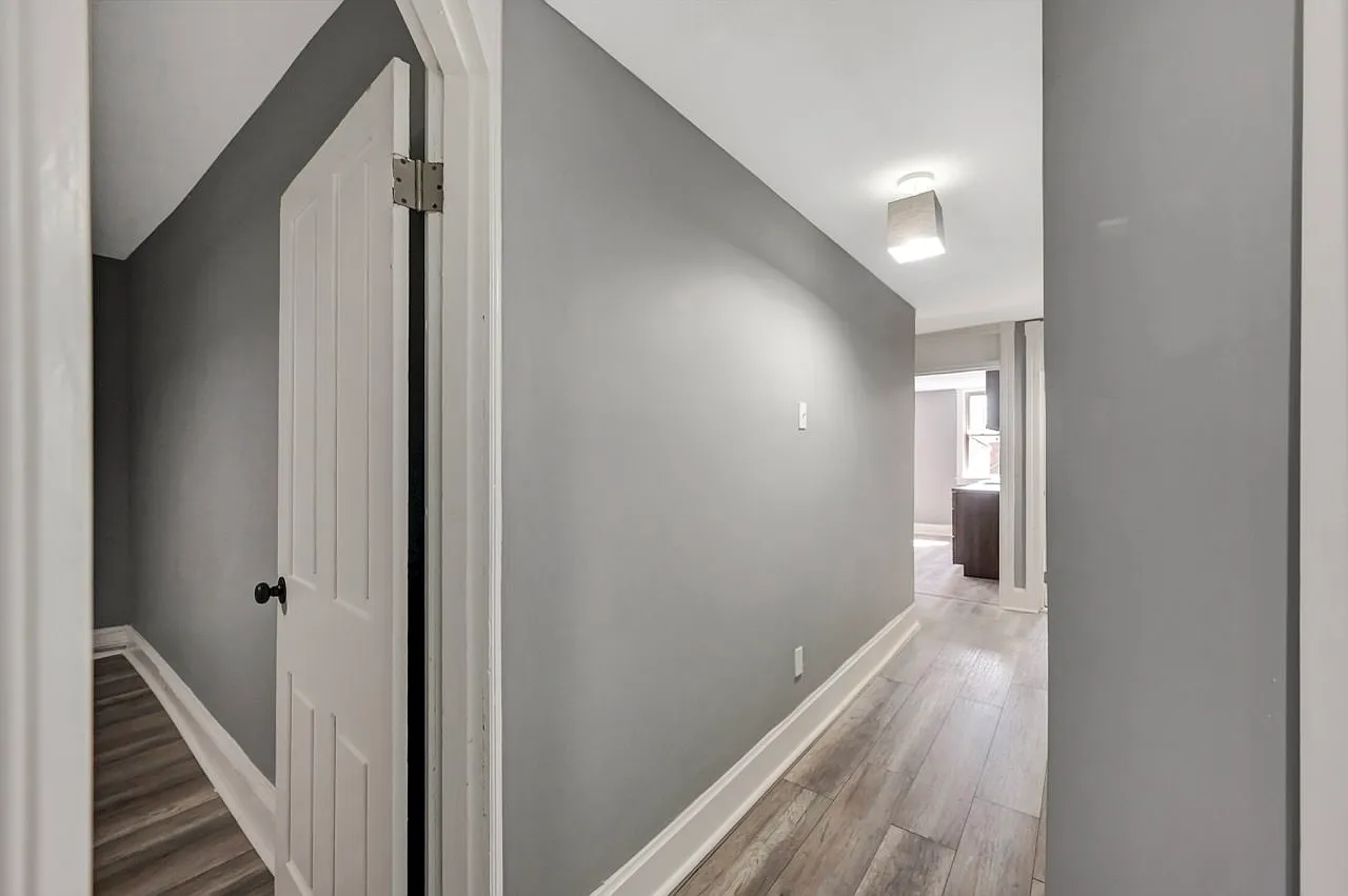 128 E Broad St — Photo 2