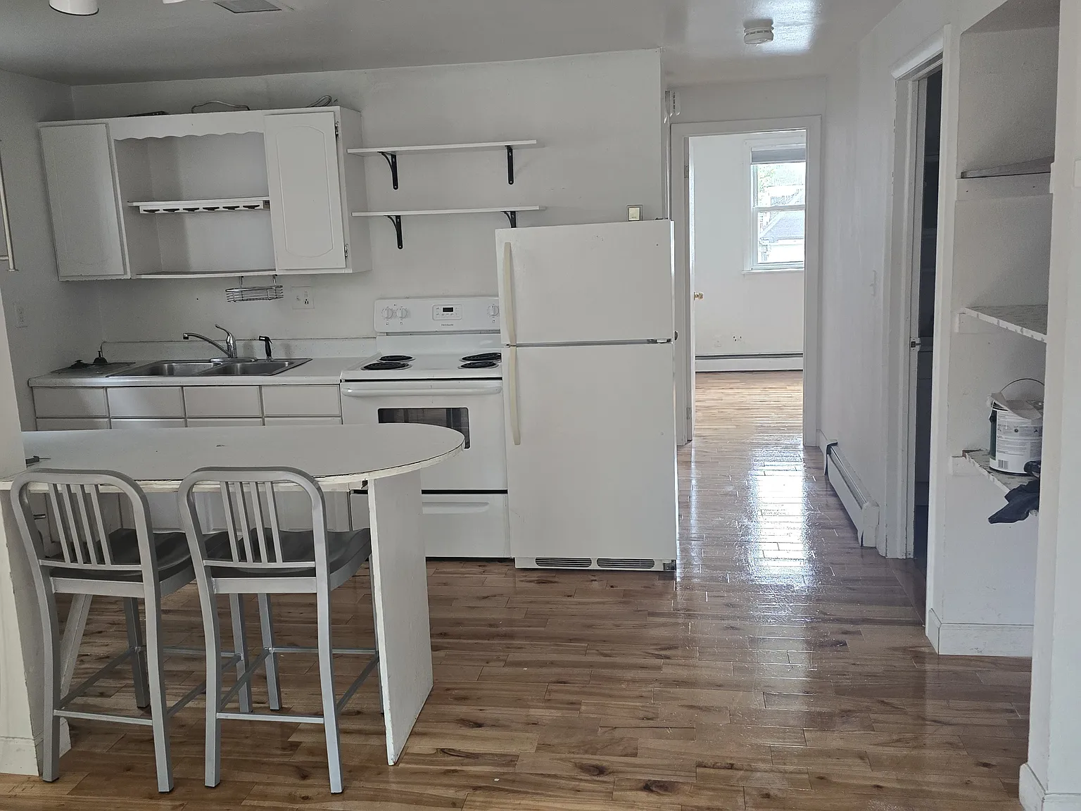 2 bed, 1000 sqft, $2,300 — Photo 2