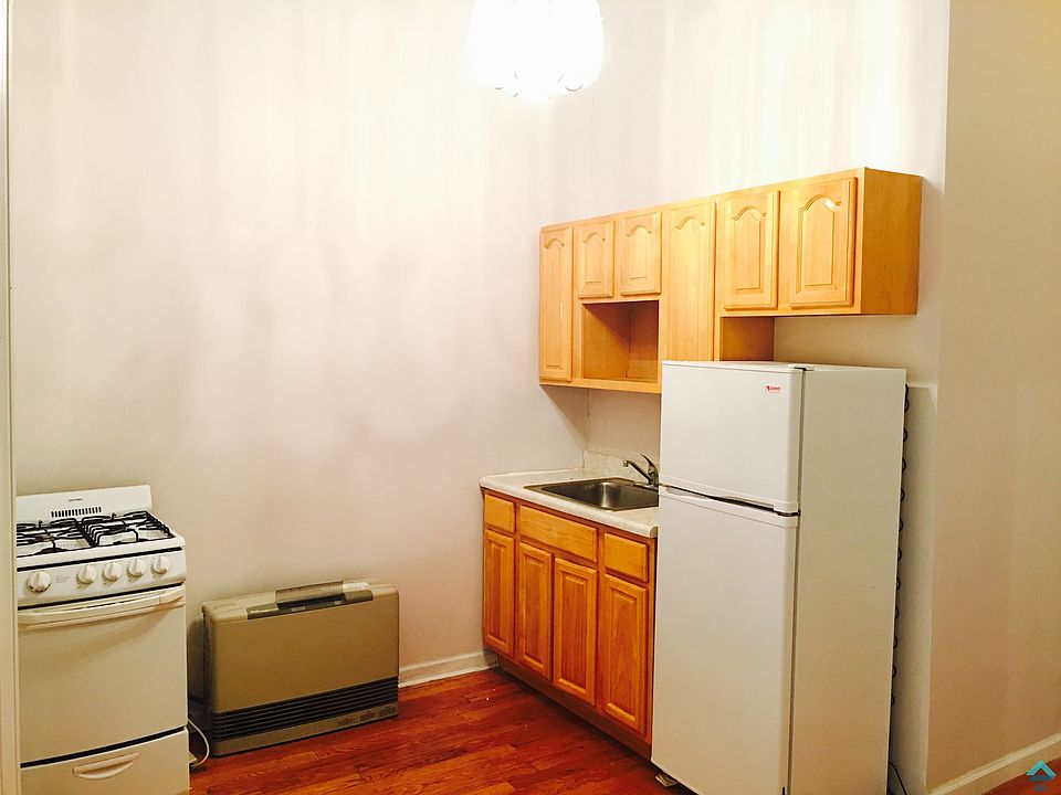 2nd image of 112 Walton St #1AA