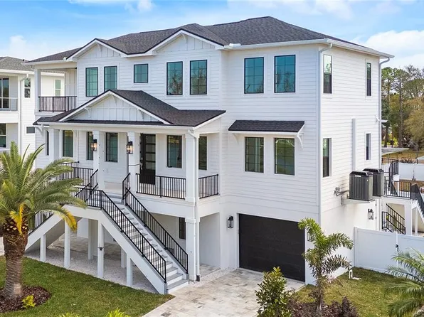 220 90th Ave NE, Saint Petersburg, FL 33702