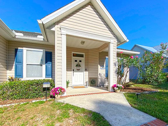 3rd image of 1735 8th Avenue SW