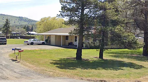 5191 N Highway 97 #A & B Photo 1