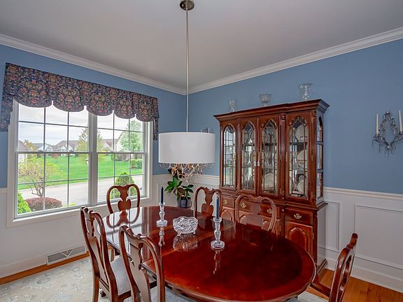 4th image of 21 Bedford Cir