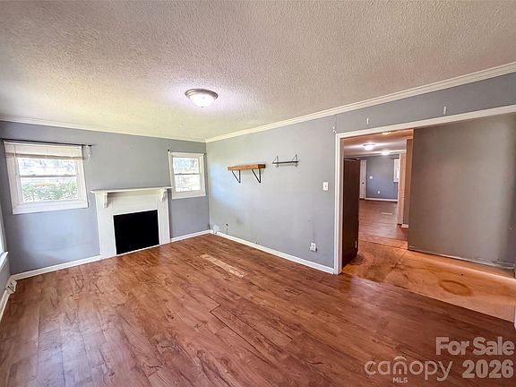 3rd image of 831 Fairview St