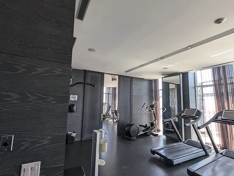 1080 Bay St #907 — Photo 16