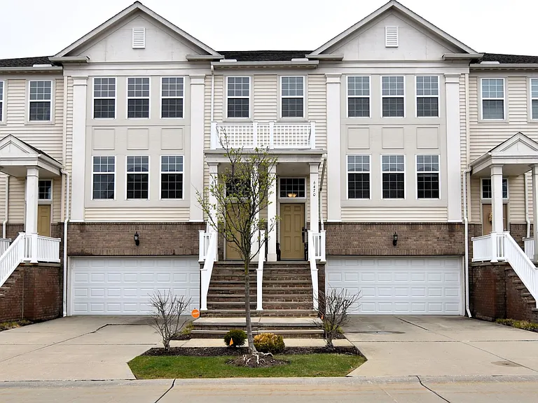 6470 Park Pointe Ct — Photo 1