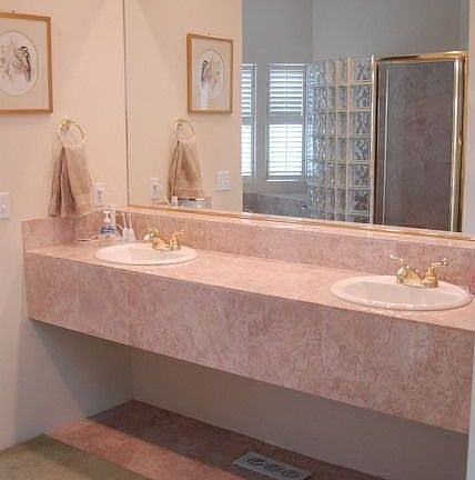 Master bath w/ jetted tub