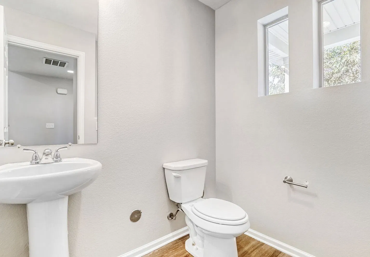 4 bed, 2.5 bath, 2010 sqft, $2,895 — Photo 4