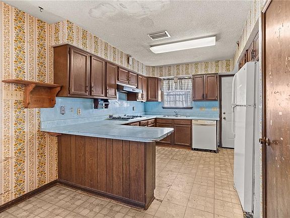 4th image of 3405 Virginia Dr
