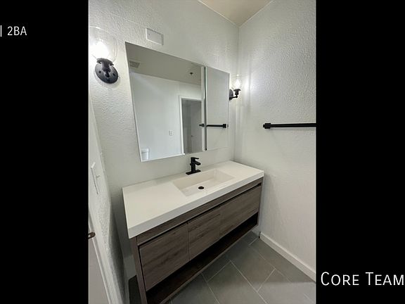 4th image of 934 Broadway St #206