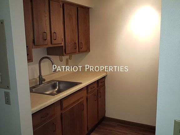 2nd image of 130 S Burritt Avenue Parkwood Gln #6