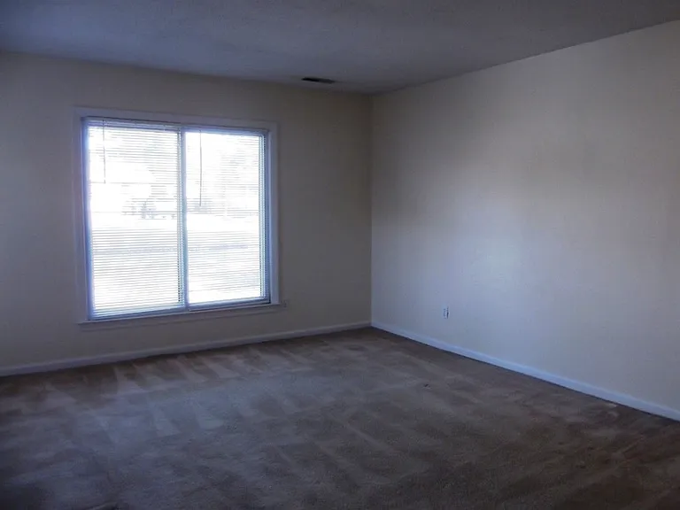 215 Shepard St — Photo 8