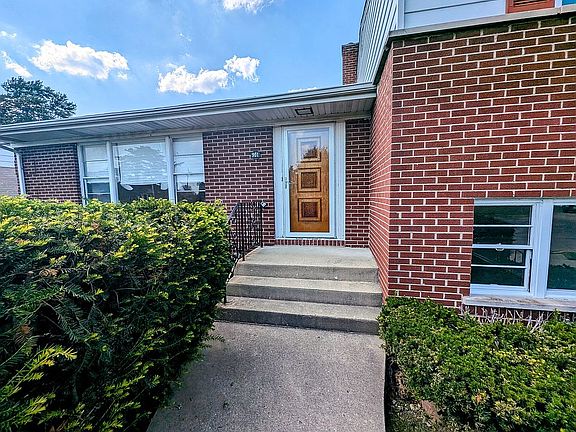2nd image of 901 Winston Dr